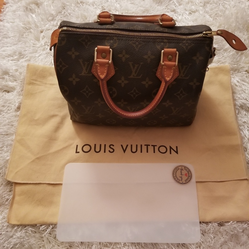 (SOLD) 100% Authentic Louis Vuitton Speedy 25